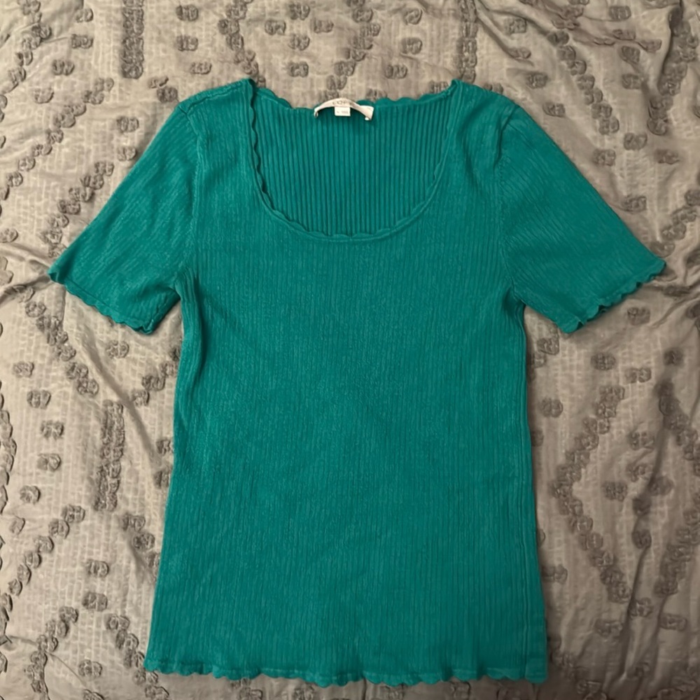 ✨3/$20 Bundle Sale✨ 
Loft scalloped edge, quarter sleeve sweater